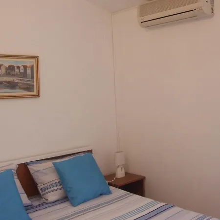 With A Parking Space Seget Vranjica, - 12145 טרוגיר