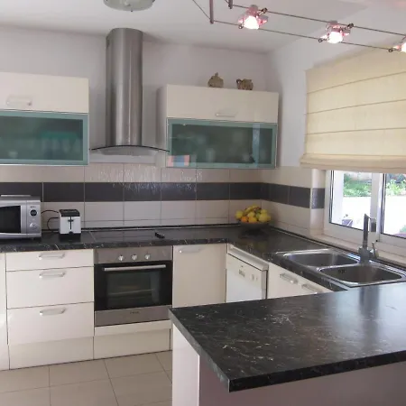 With A Parking Space Seget Vranjica, - 12145 * טרוגיר