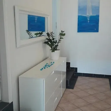 With A Parking Space Seget Vranjica, - 12145 טרוגיר